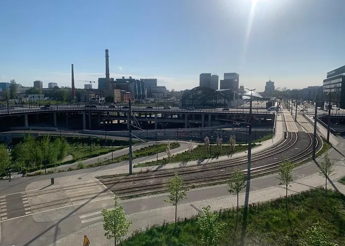 Hollylodz Apartment Netflix